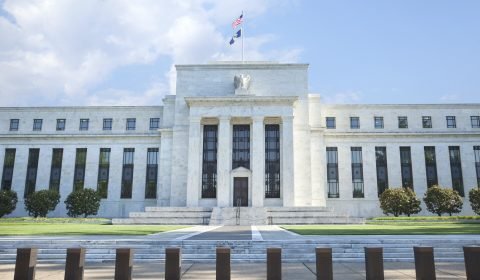 Federal Reserve sobe taxa de juros nos EUA para a faixa de 5% a 5,25%, maior patamar desde 2007