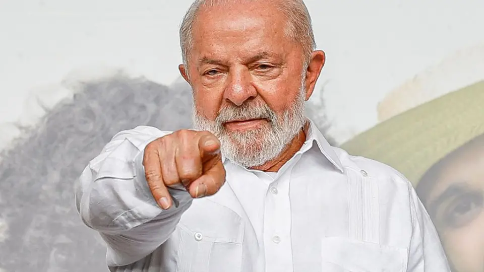 Com investigação sobre ministro, Lula ganha tempo em negociação com Centrão