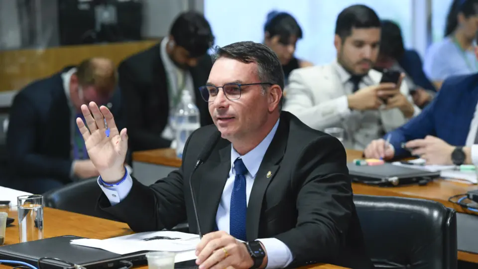 PF obteve provas de que Abin foi usada para auxiliar Flávio e Jair Renan Bolsonaro