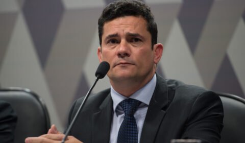 Moro nega irregularidades na campanha de 2022 e adota silêncio parcial