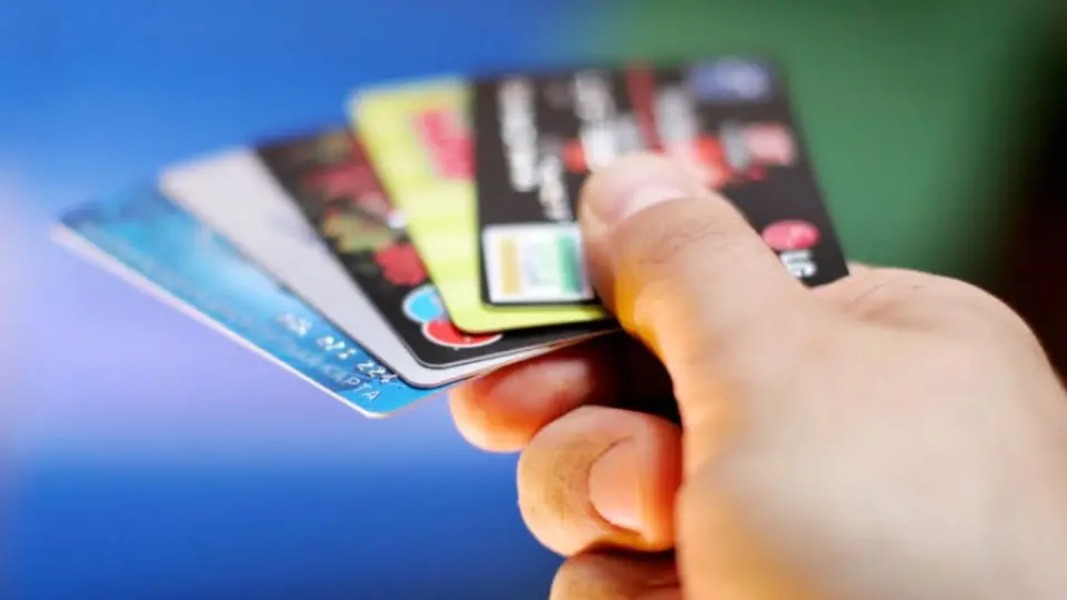 Câmara aprova limite de juros no cartão de crédito, como sugeriu Eduardo Moreira