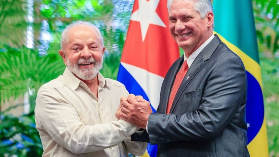 Lula assina acordos de cooperação em vários setores com Cuba