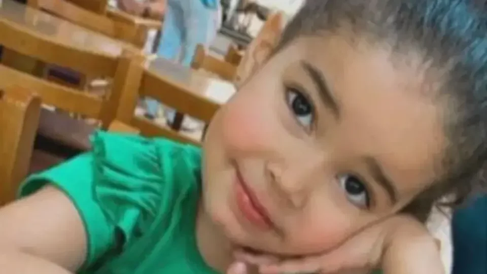 Morre no RJ menina de 3 anos baleada na cabeça por agente da PRF