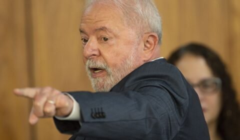 Lula sanciona lei que reajusta em 9% remuneração de servidores federais