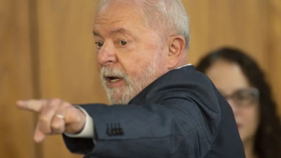 Lula sanciona lei que reajusta em 9% remuneração de servidores federais