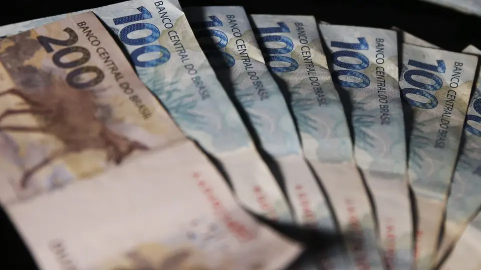 Pagamento do 13º salário colocará até R$ 291 bilhões na economia, segundo Dieese