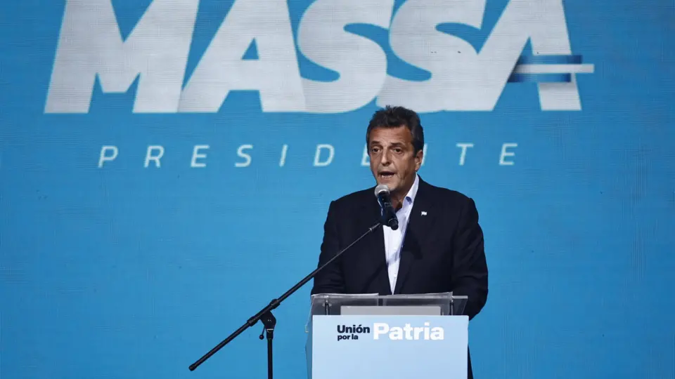 Peronismo prevalece, e Massa sai na frente de Milei na eleição argentina