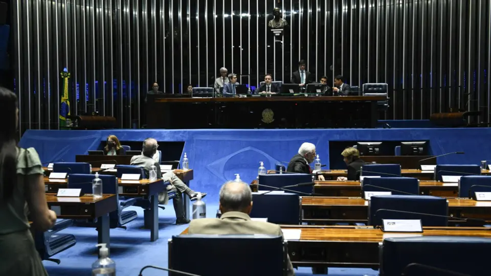 Senado aprova projeto de lei do Desenrola Brasil e também limita os juros do rotativo