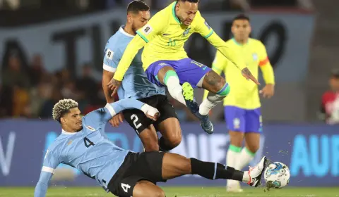 Neymar sofre lesão no joelho e vai ficar afastado dos gramados por seis meses