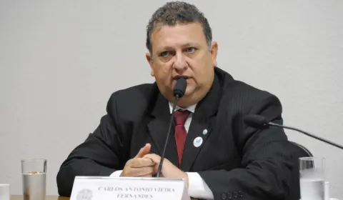 Lula anuncia o economista Carlos Vieira como novo presidente da Caixa