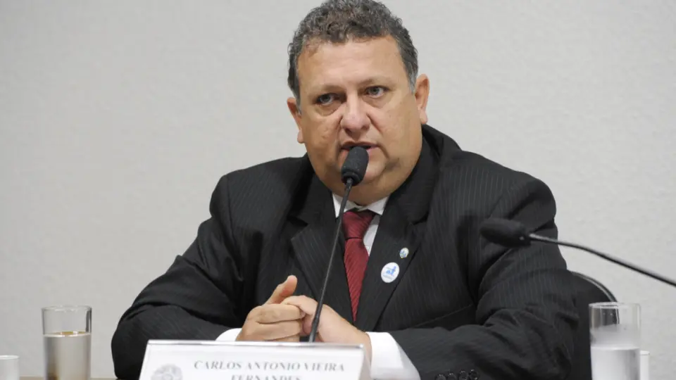 Lula anuncia o economista Carlos Vieira como novo presidente da Caixa