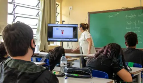 Reconhecimento facial no Paraná impõe monitoramento de emoções em escolas