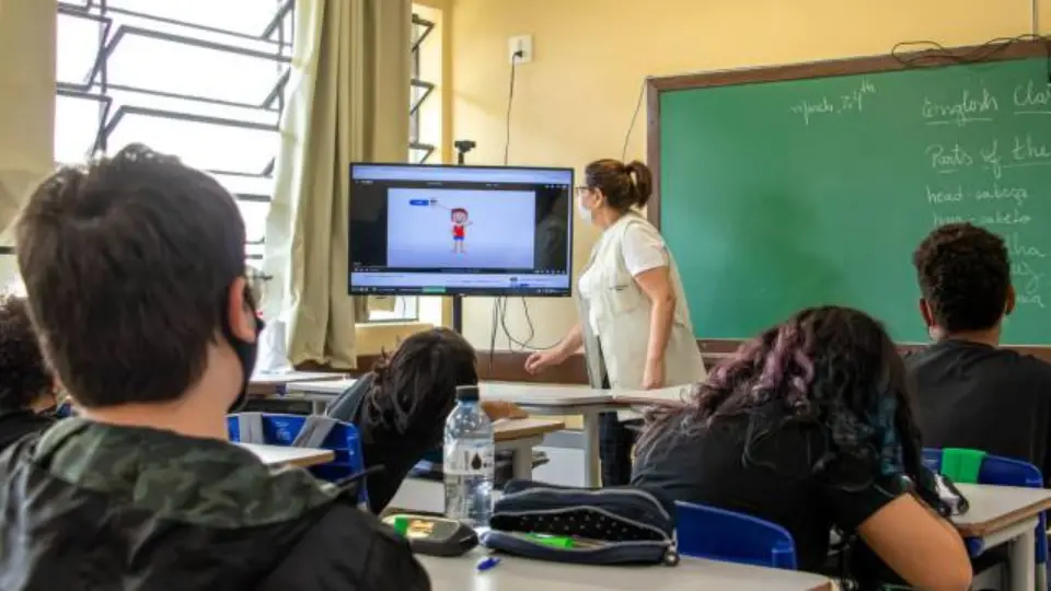 Reconhecimento facial no Paraná impõe monitoramento de emoções em escolas