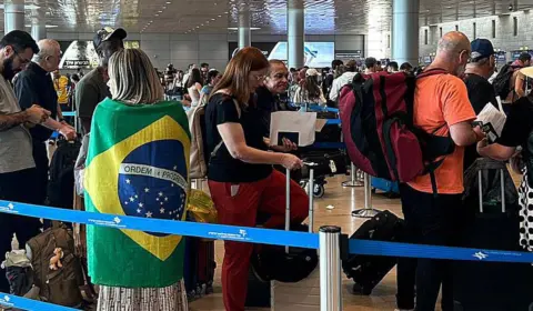 Primeiro avião de resgate parte de Tel Aviv trazendo a bordo 211 brasileiros