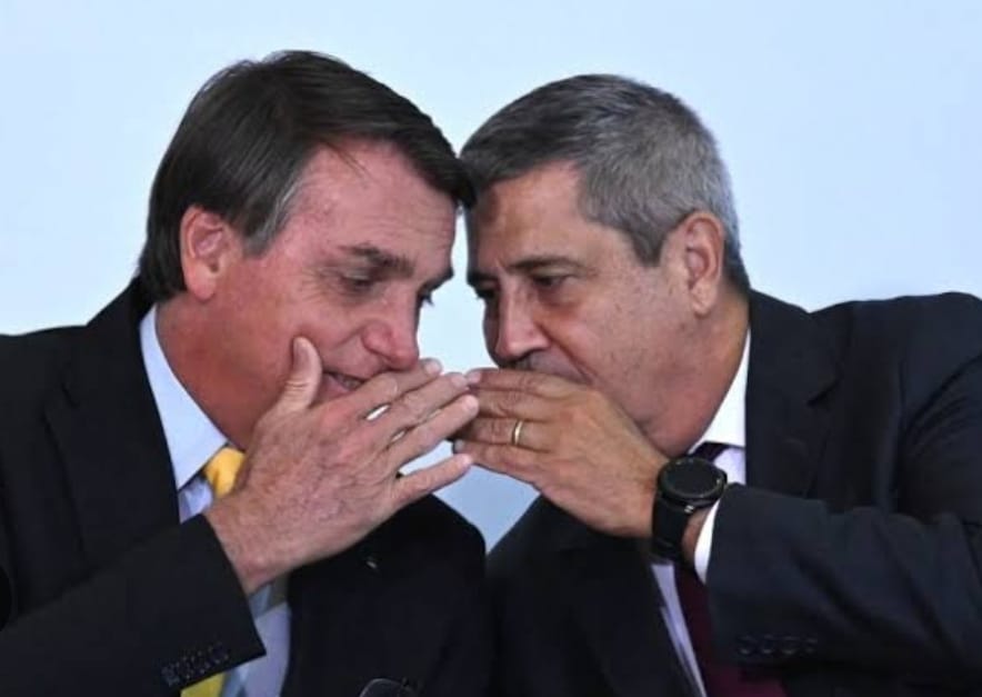 Braga Netto e ex-presidente Jair Bolsonaro: na mira da Polícia Federal 