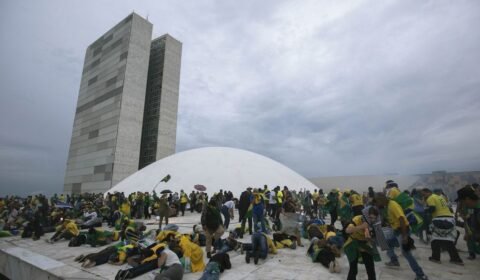 Maioria do Brasil condena atos golpistas, e quase metade vê influência de Bolsonaro