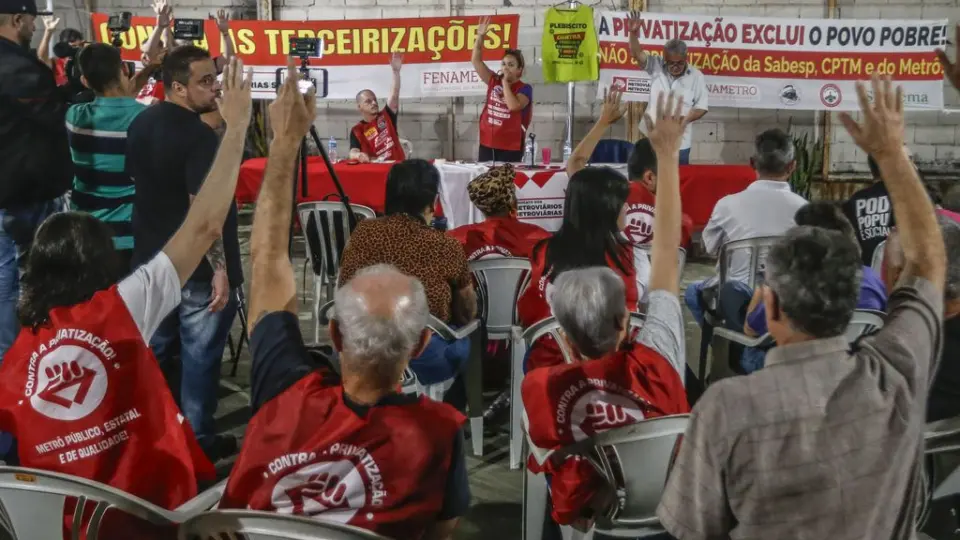 Greve de metroviários em São Paulo termina após trabalhadores realizarem assembleia