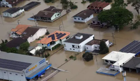 Risco de inundações provoca fechamento de comportas em Santa Catarina