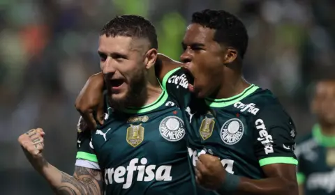 Brasileirão tem novo líder: Palmeiras vence Inter e passa o Botafogo, que joga hoje