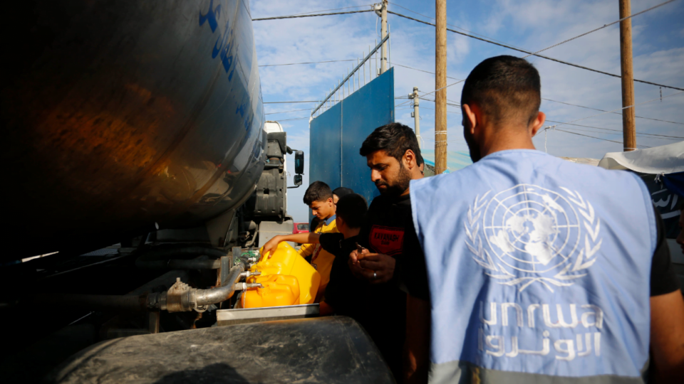 Pela primeira vez desde início da guerra, ONU distribui água limpa no norte de Gaza