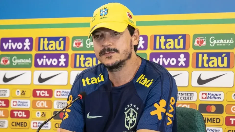 Técnico Fernando Diniz é demitido do comando da Seleção Brasileira