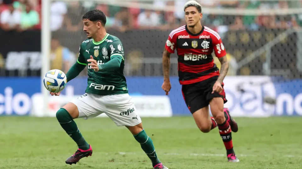 Palmeiras enfrenta Flamengo mirando a liderança do Campeonato Brasileiro