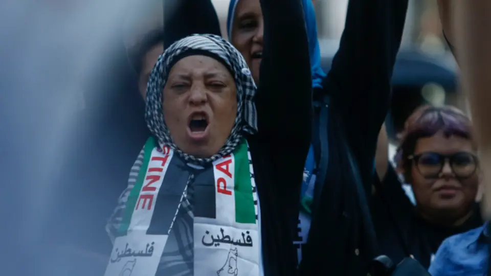 Atos de apoio aos palestinos reúnem milhares em várias partes do mundo