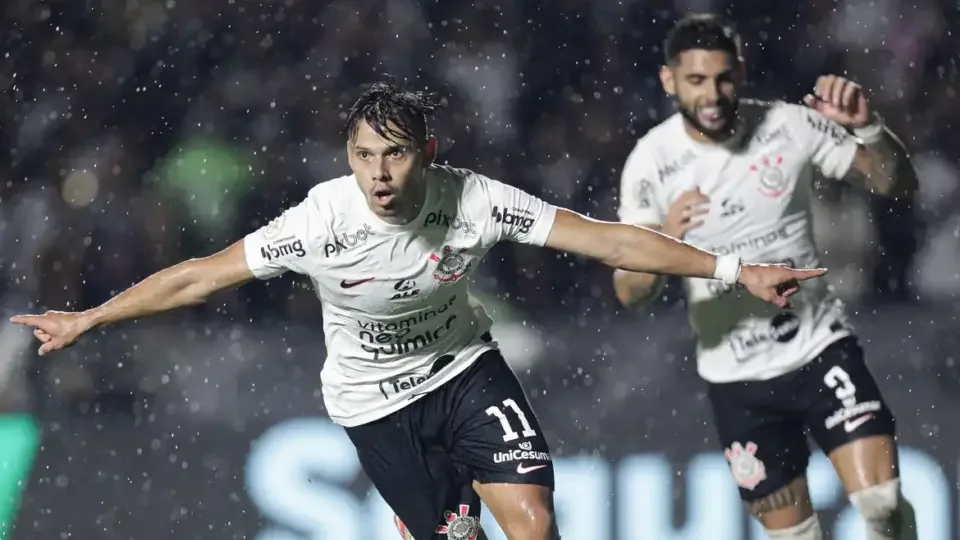 Corinthians vence Vasco e dá passo importante para fugir do rebaixamento