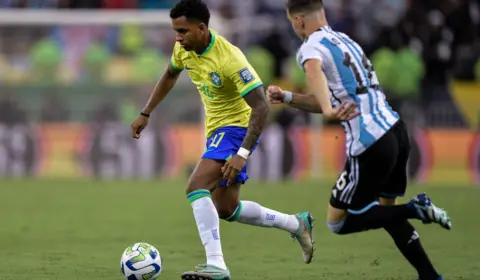 Brasil perde da Argentina em jogo marcado por briga fora de campo no Maracanã