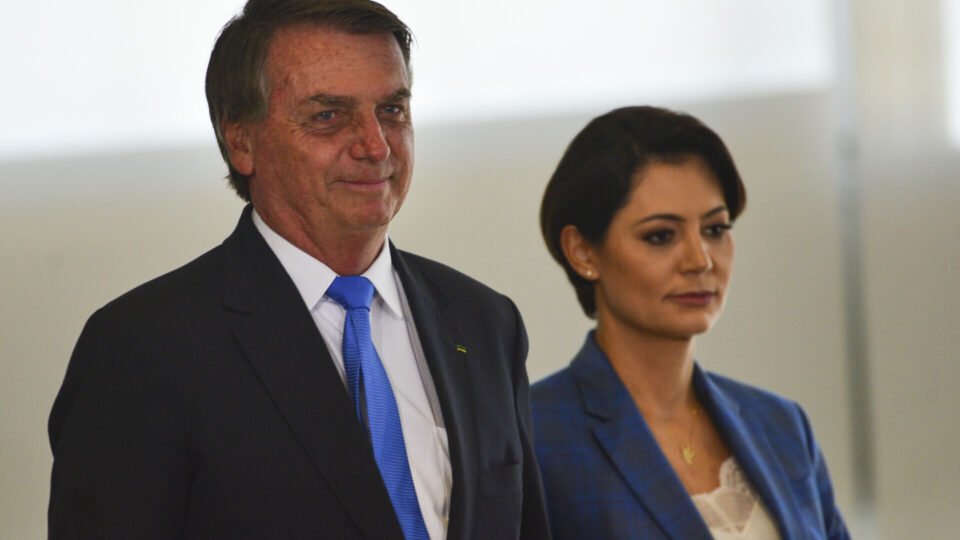 As histórias dos cofres da família Bolsonaro