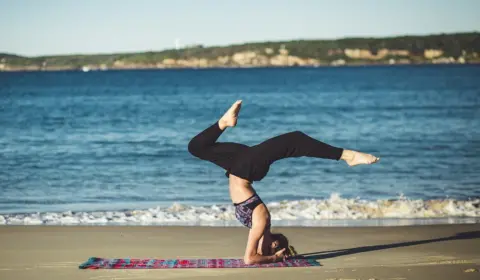 Técnicas de respiração e postura de Hatha Yoga fortalecem corpo e mente