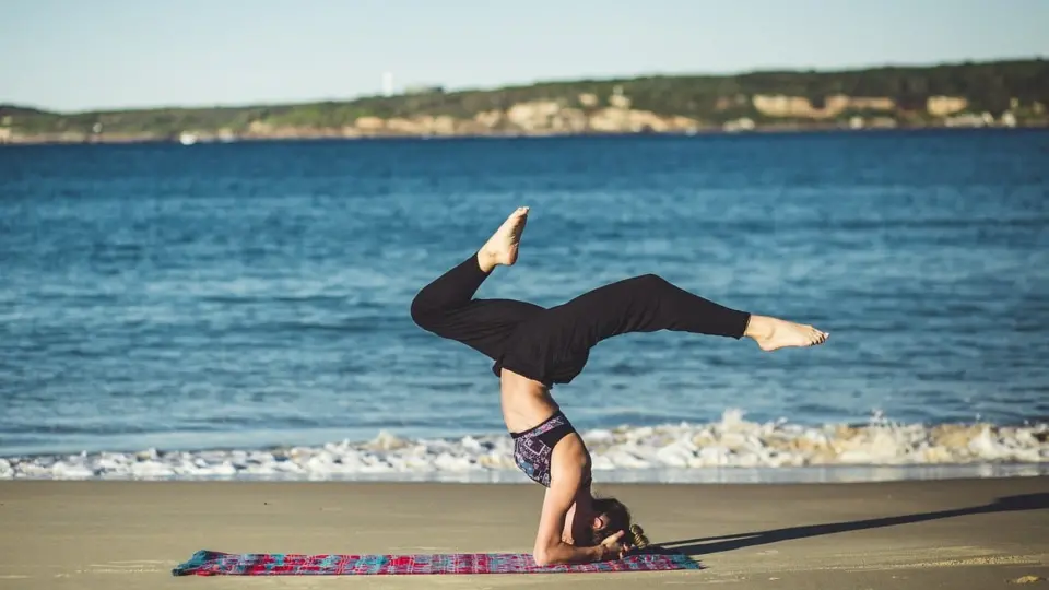 Técnicas de respiração e postura de Hatha Yoga fortalecem corpo e mente