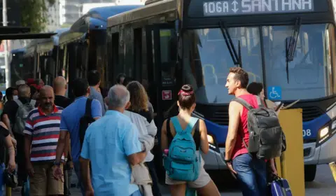 De olho na eleição, Ricardo Nunes anuncia tarifa zero de ônibus aos domingos
