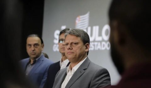 Tarcísio deu 5 vezes mais emendas a deputados a favor de privatizar a Sabesp