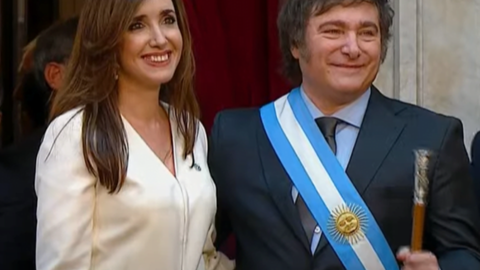 Javier Milei, de extrema direita, toma posse como presidente da Argentina