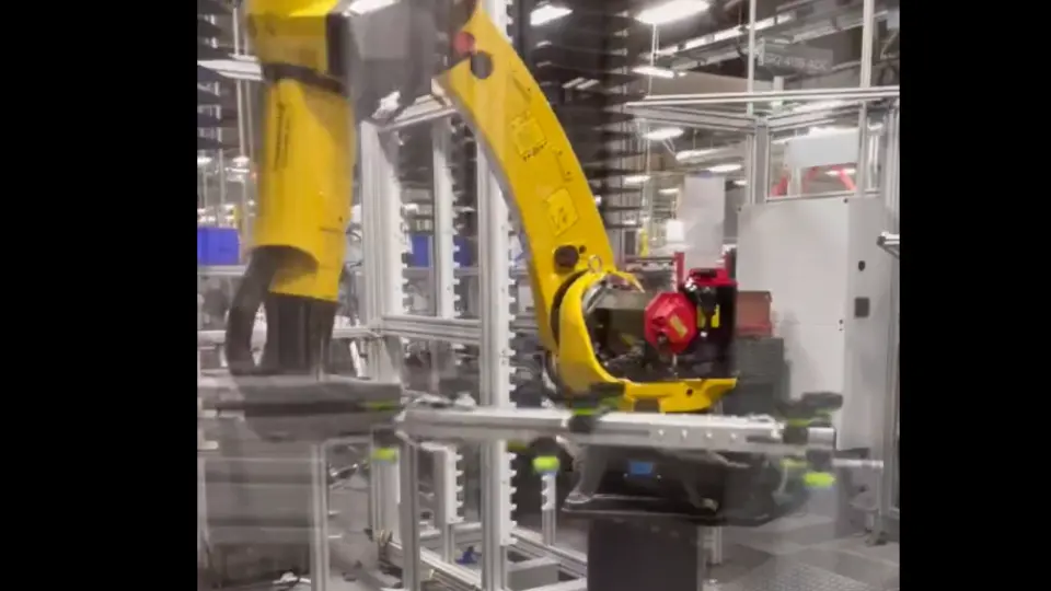 Funcionário da Tesla é atacado por robô quando reprogramava máquinas