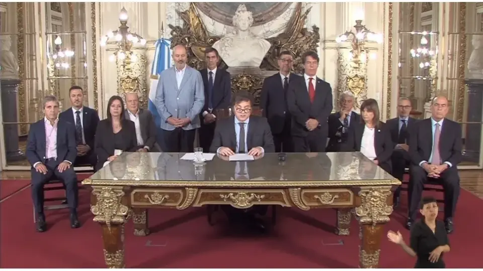 Milei não renovará contratos de 7 mil funcionários públicos da Argentina