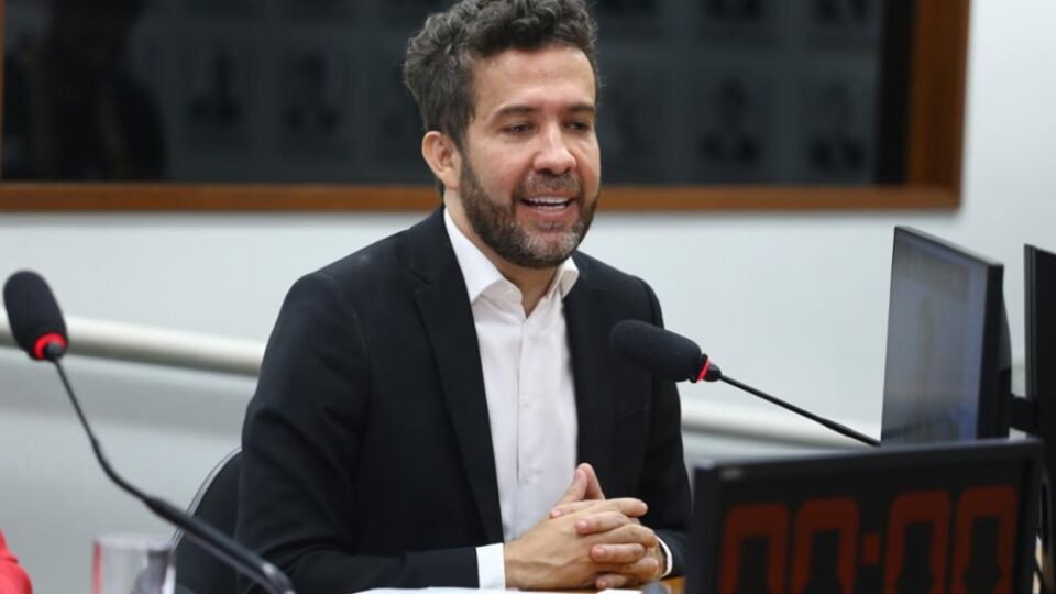 Conselho de Ética da Câmara instaura processo contra André Janones