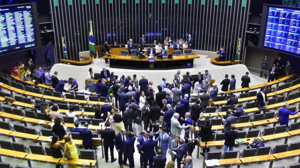 Congresso derruba veto de Lula e desoneração da folha segue até 2027