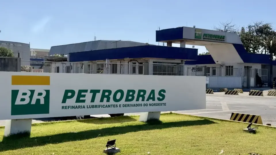 Justiça suspende dois dos 11 conselheiros da Petrobras; estatal recorre da decisão