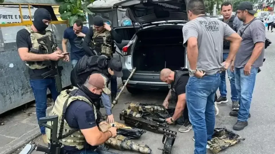 Polícia do RJ e Exército negociaram com tráfico devolução de armas, diz site