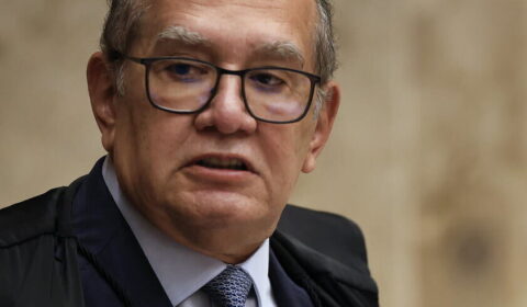 Gilmar Mendes diz que fala de Bolsonaro sobre minuta golpista, no dia 25, ‘parece’ confissão