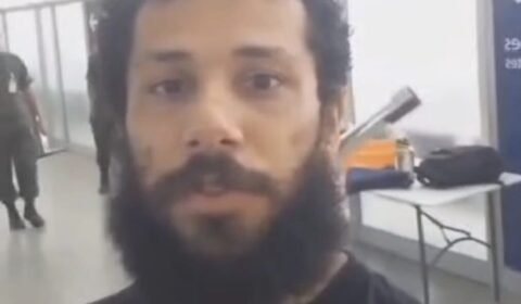Ator que faz Ramiro em novela da Globo aponta racismo em revista no aeroporto