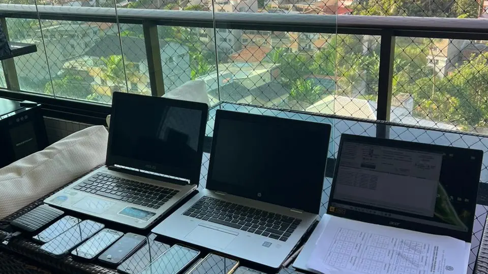 PF apreende computador da Abin na BA em operação que investiga Carlos Bolsonaro