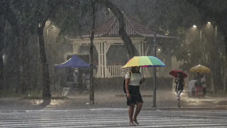 Inmet alerta para fim de semana com chuvas volumosas na Região Sudeste