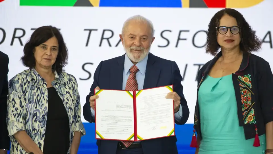 Lula anuncia R$ 300 bilhões para desenvolvimento da indústria