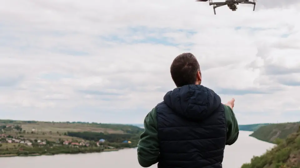 Piloto de drones é a profissão em ascensão para 2024, aponta pesquisa do LinkedIn