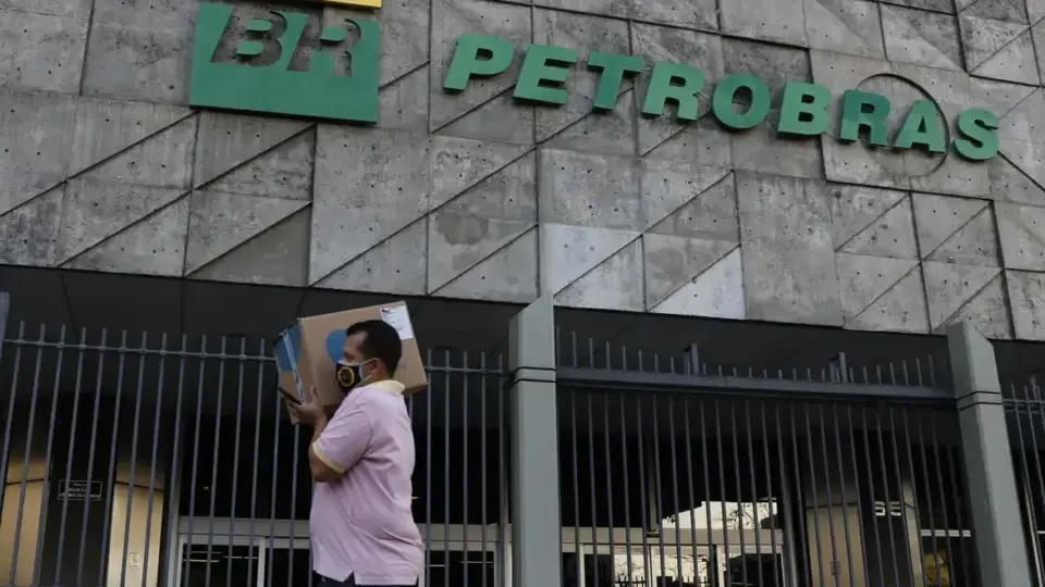 CGU constata que Petrobras vendeu refinaria baiana abaixo do preço