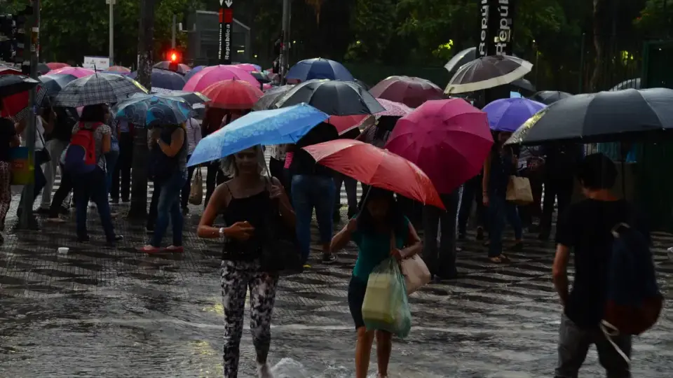 Ciclone mantém tempo chuvoso no RJ e em SP até a próxima semana, diz Inmet