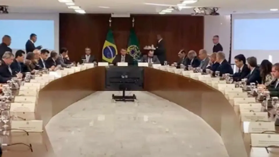 AGU exonera procurador presente em reunião golpista de Bolsonaro